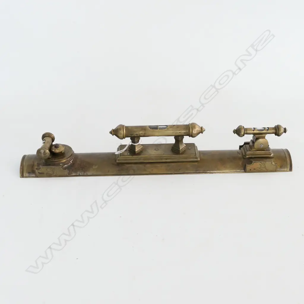 (NZR ?) BRASS 19thC TRIPLE BUBBLE LEVEL IN ORIGINAL STEEL CASE Image 1++